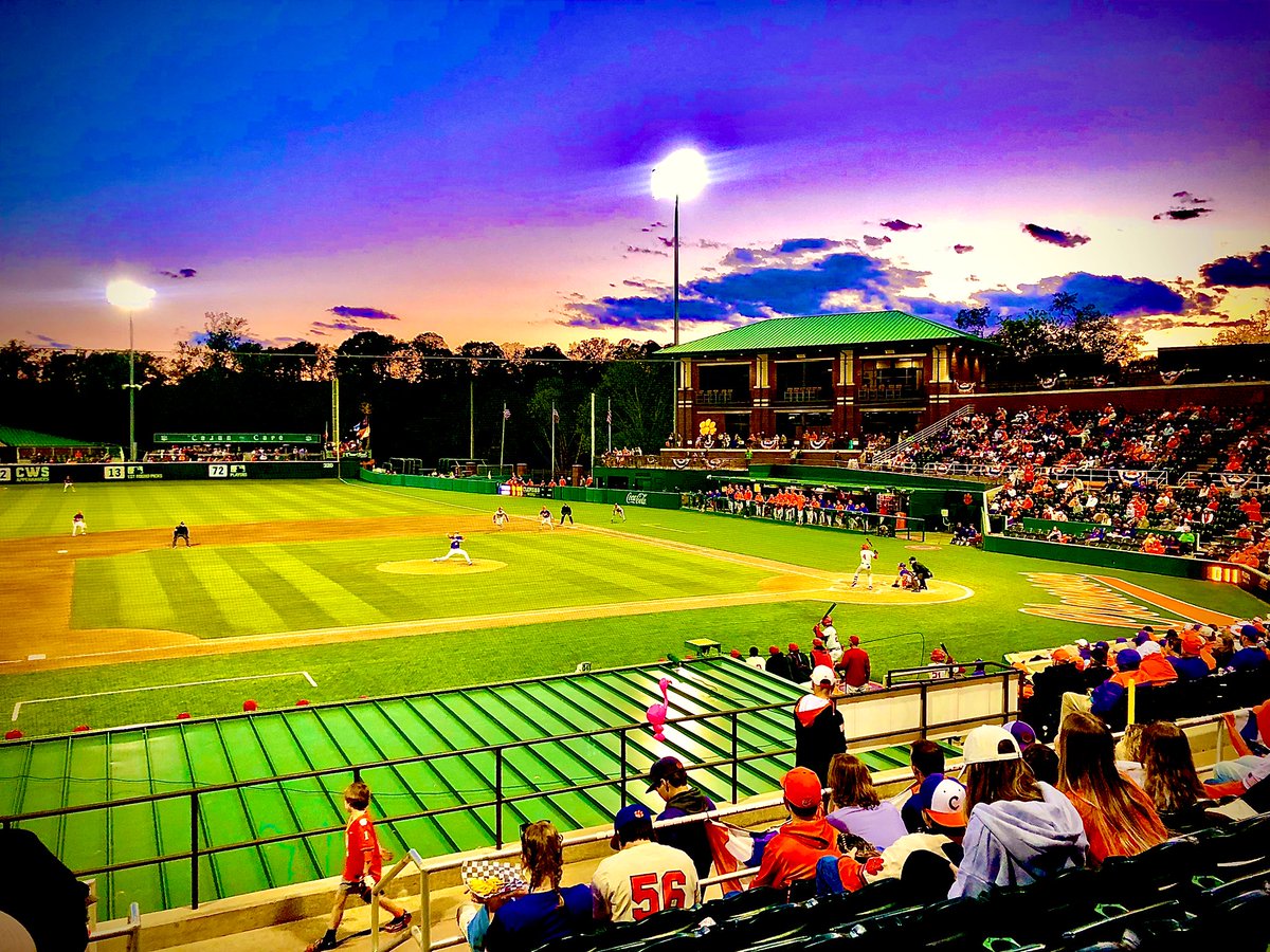 CoachZachLinton's tweet photo. Best college on the planet https://t.co/Ox7MdAy5NT