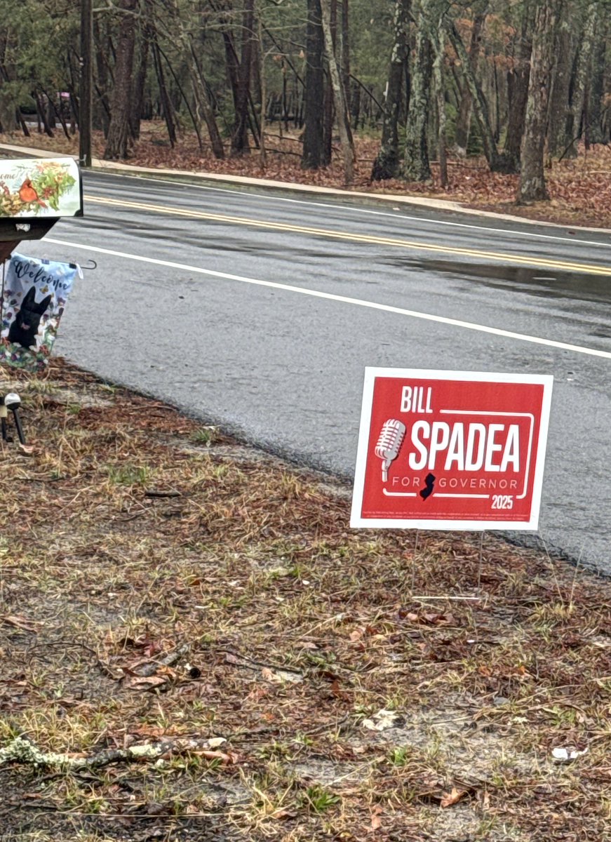 ClubPinelands's tweet image. The new signs are in and Red is popping up all over. This is the Pine Barrens, the heart of NJ and we are Spadea country. @BillSpadea will be our next Governor here in New Jersey #MedfordLakes #SpadeaforGovernor #TurnNJRed #NoRinos #MAGA Sunday Funday #sundayvibes Primary 6/10