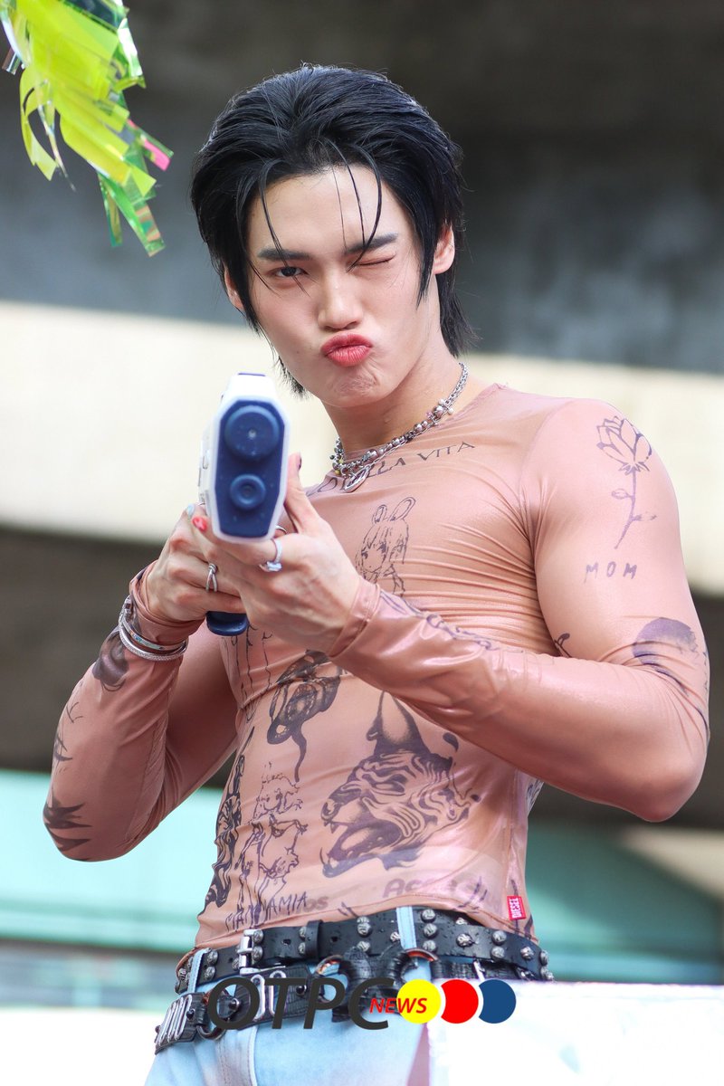 WinmetawinO's tweet photo. แล้วก็วนกลับมาเป็นน้องวินนิดนึง 😘

WIN SONGKRAN KING POWER

#อภิมหาสงกรานต์รางน้ํา
#KingPowerSongkran2025
#KingPowerSongkran2025xWinMetawin 
#winmetawin @winmetawin https://t.co/eHNvn9oBLx