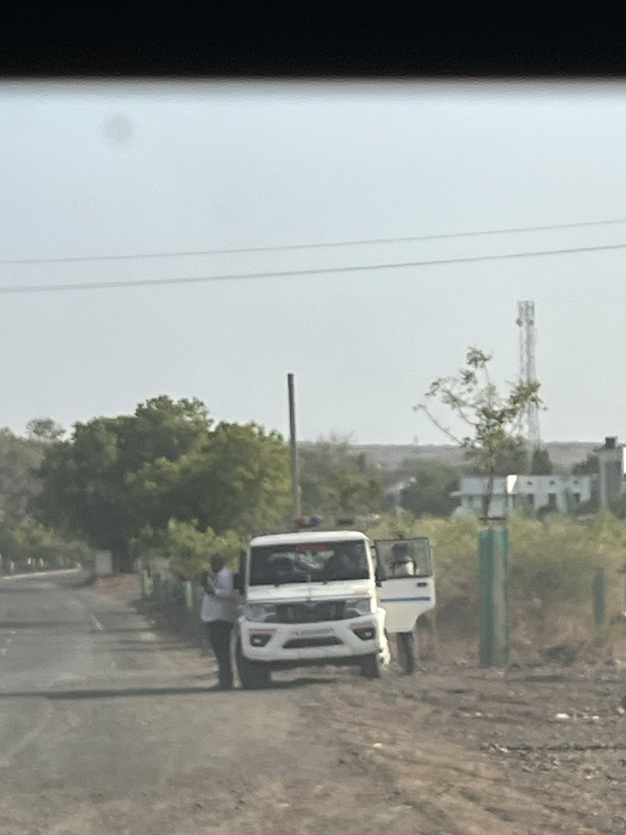 drritabhandari's tweet photo. Illegal money vasuli at  pipala dham 
On road From palitana to sohangadh station  from cabs going to sohangadh station
Collecting from everyone
#gujratroad #gujrattrafficpolice https://t.co/0Izcx23wU5