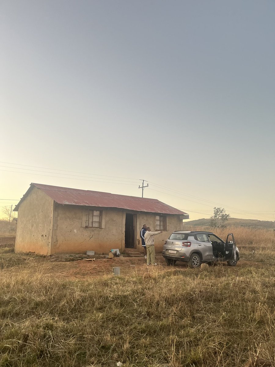 Lindough_RSA's tweet photo. My Life changed the Day I decided ukuyo vusa ikhaya,even though bekungasa hlali muntu,but the fact that I was born and raised in this house by uGogo wami uRoselina who Loved me so much,this place had a special place in my heart,I had to fulfill her dream noma esengekho 🕊️🙏🏾♥️ https://t.co/4CrRM9YYUd