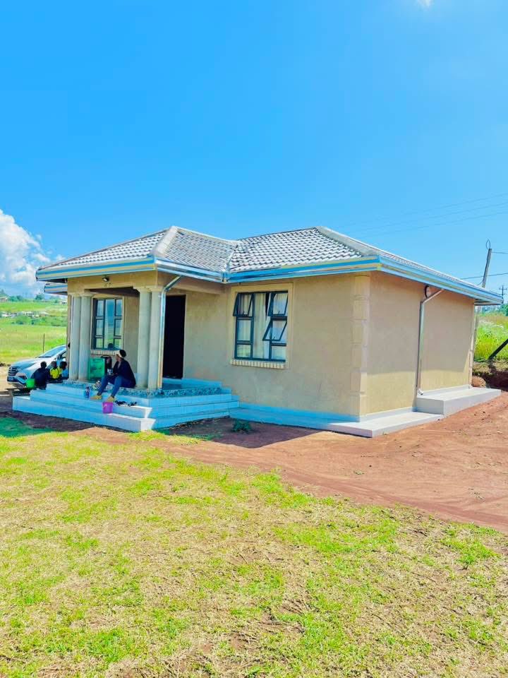 Lindough_RSA's tweet photo. My Life changed the Day I decided ukuyo vusa ikhaya,even though bekungasa hlali muntu,but the fact that I was born and raised in this house by uGogo wami uRoselina who Loved me so much,this place had a special place in my heart,I had to fulfill her dream noma esengekho 🕊️🙏🏾♥️ https://t.co/4CrRM9YYUd