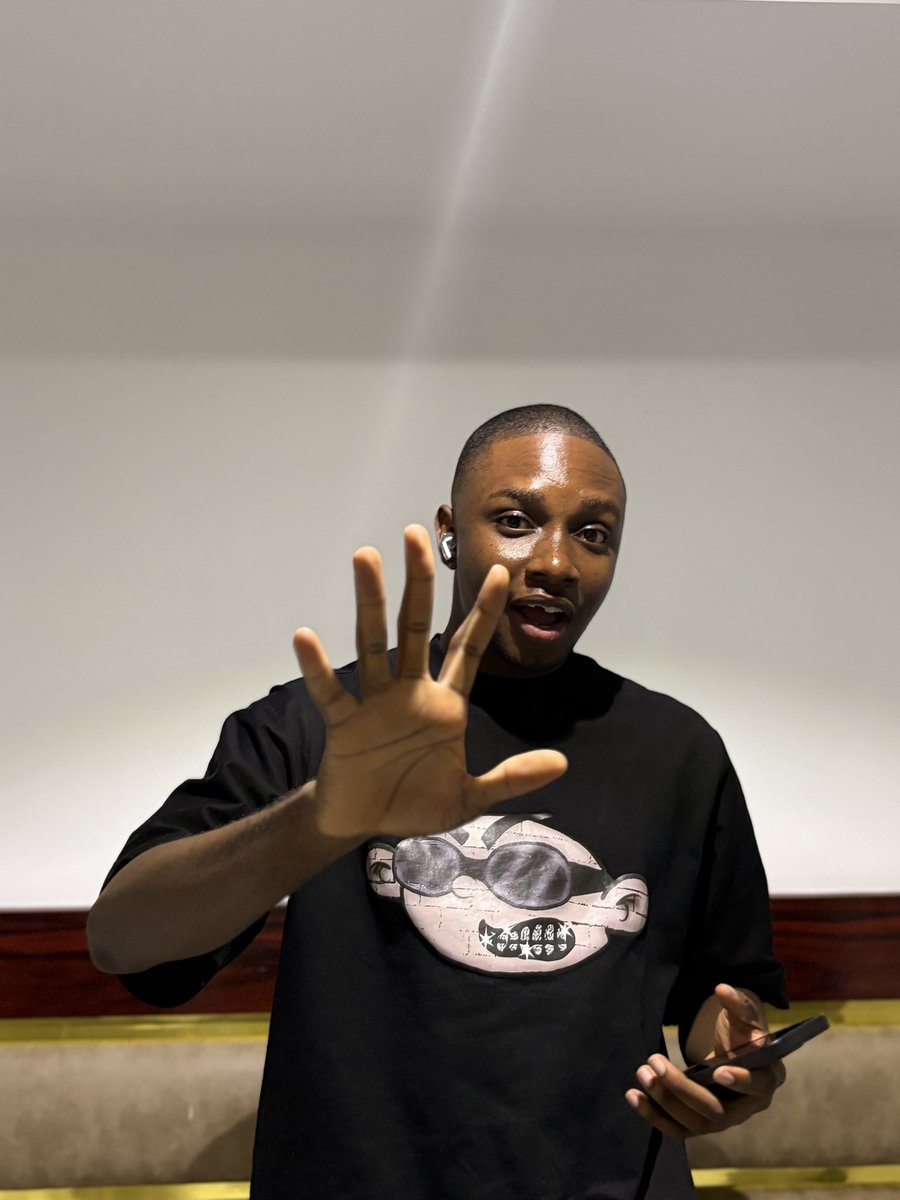 abazwhyllzz's tweet photo. 4️⃣ days until Davido drops his 5ive album😍. Are you readyyyyy?????🐐❤️ https://t.co/x4hJFxpkBh