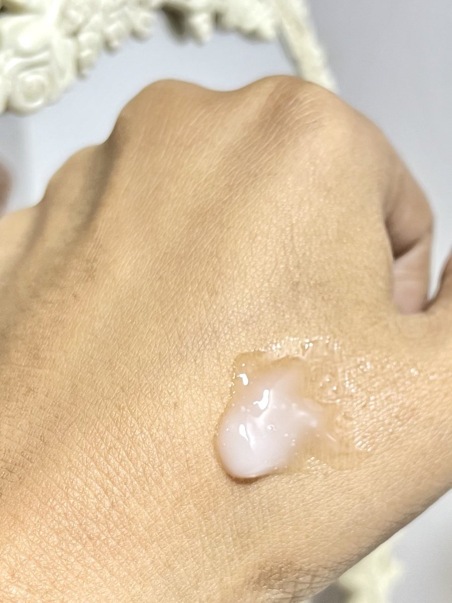 heynapis's tweet photo. tekstur moist ini gel to watery cocok buat tipe kulit oily ..
oiyaa bonus bisa memperbaiki skin barrier jugakk 💆🏻‍♀️ https://t.co/wUwoWSLzBv