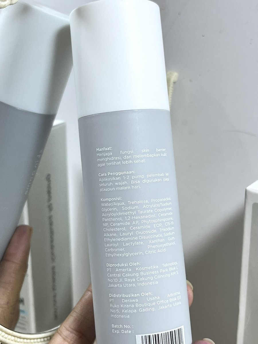 heynapis's tweet photo. tekstur moist ini gel to watery cocok buat tipe kulit oily ..
oiyaa bonus bisa memperbaiki skin barrier jugakk 💆🏻‍♀️ https://t.co/wUwoWSLzBv
