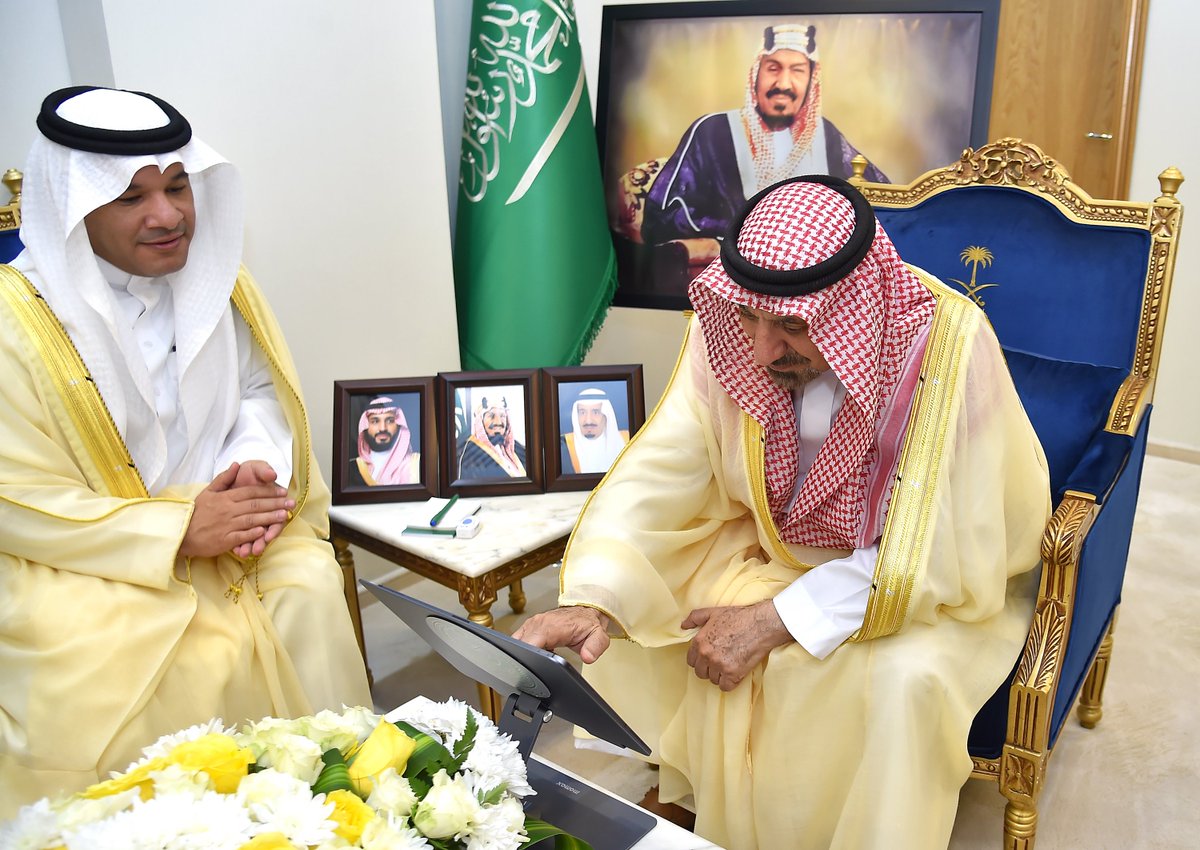 emara_najran's tweet photo. الأمير #جلوي_بن_عبدالعزيز يطلق برامج التواصل الاجتماعي لمدينة نجران الصحية. 
https://t.co/gO4CkEkaEM https://t.co/8sX3AkxEzF