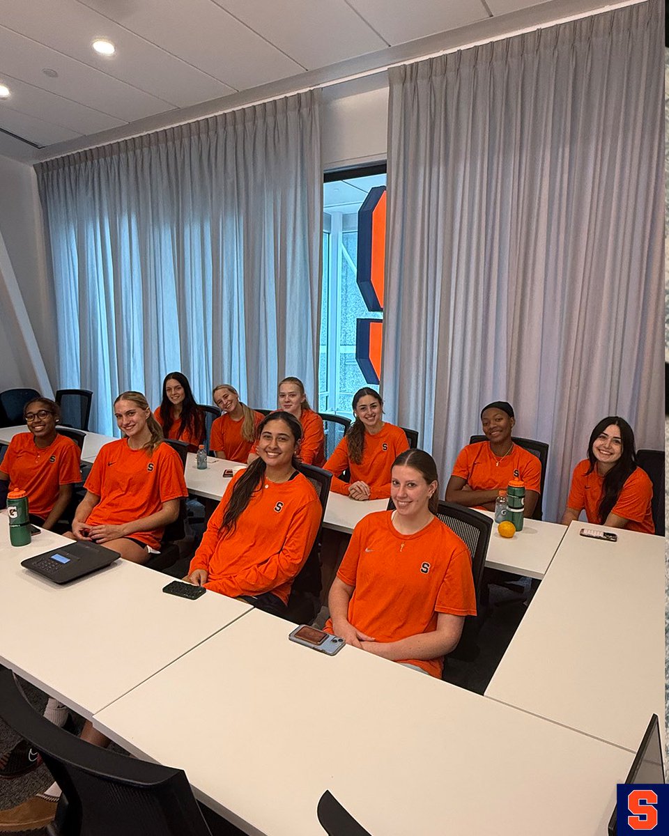 CuseVB's tweet image. On Friday, we did a virtual session with InnovateHer, a non-profit organization owned ‘Cuse volleyball alumna Cheryl Martinez! 🫶
#BackStronger | #TheRedemptionTour