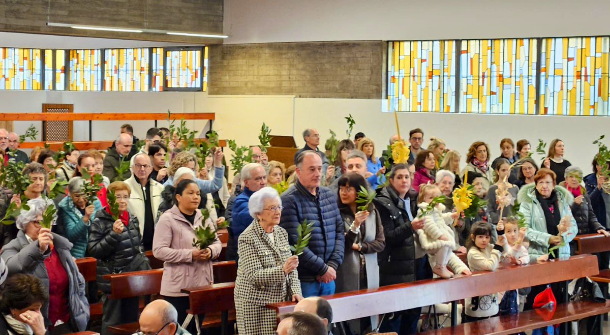 DiocesisVitoria's tweet photo. DOMINGO DE RAMOS 🌿 | Todas las parroquias de la Diócesis celebran este día grande donde se recuerda la entrada de Jesús en Jerusalén. ¡Feliz #DomingoDeRamos y fecunda y santa Semana Santa! https://t.co/wQynWOrUv8