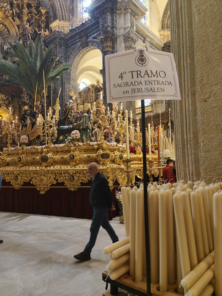 COMUNICADO | Reunida en cabildo de oficiales extraordinario, la Junta de Gobierno ha decidido, ante la previsión de los últimos partes meteorológicos, que el cortejo de la Sagrada Entrada realice su salida esta noche junto al Cristo del Amor y la Virgen del Socorro.  ⬇️