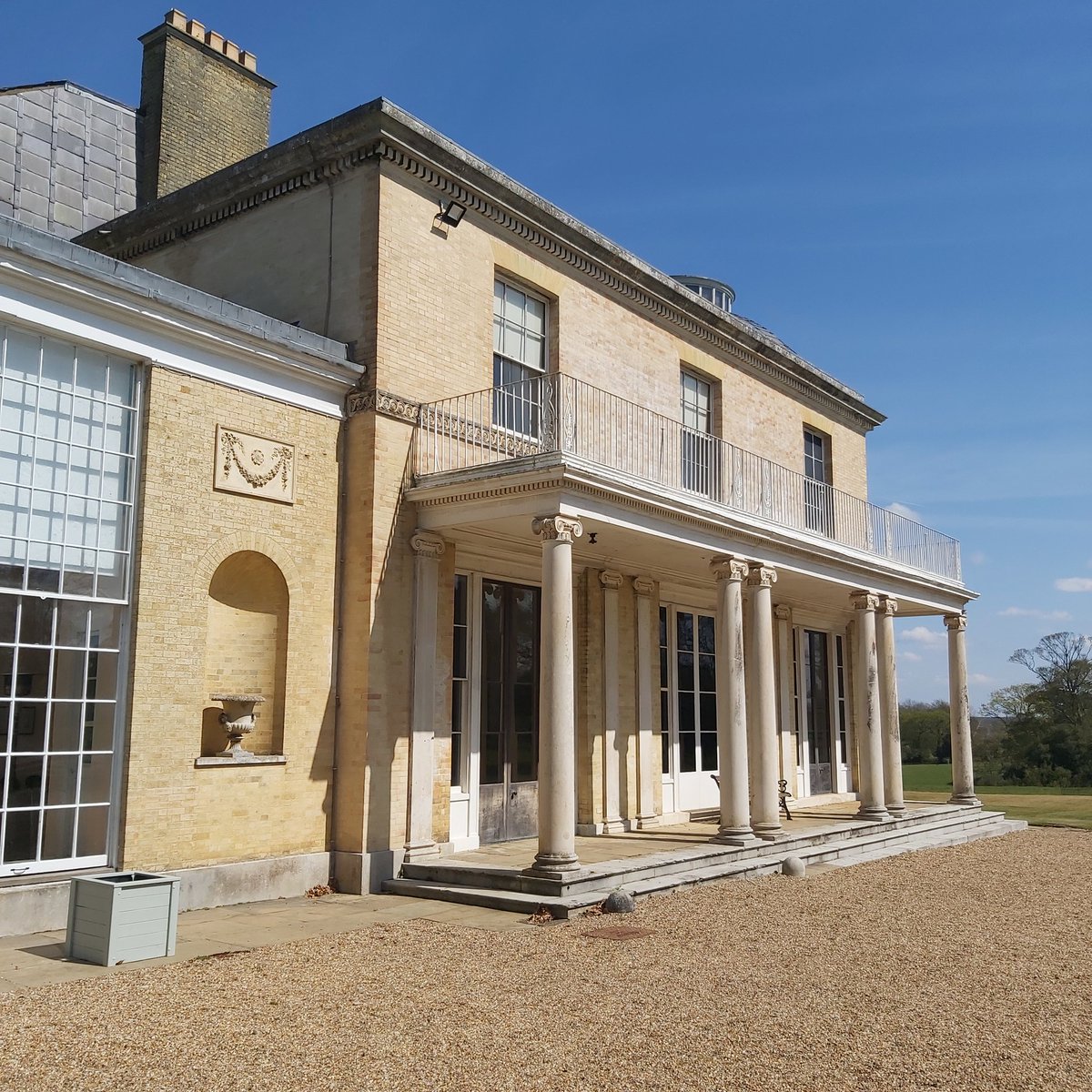 <a href="/BelmontHseGdns/">Belmont House and Gardens</a> <a href="/rockola1958/">Graeme Watts</a> <a href="/StevieGodson/">Stevie Godson</a> <a href="/Historic_Houses/">Historic Houses</a> when you and your besties can just set up your posh sun loungers at the front of the house! So stylish!  #LadyHarris #1970s #BelmontHouse #sunshine