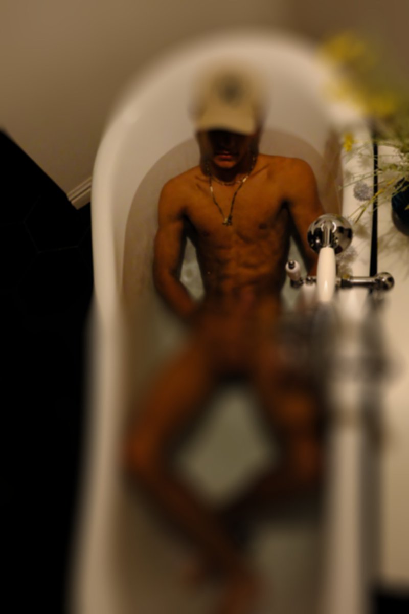 BrandonstoneXL's tweet photo. Wash yourself on my abs https://t.co/Kyrt0fMeAb