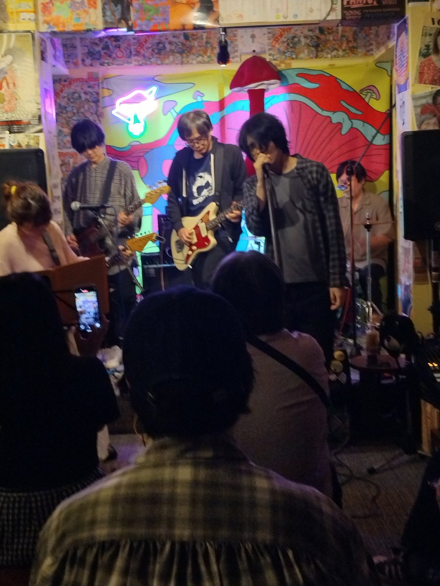 ewOIN7cZ5's tweet photo. 阿佐ヶ谷mogumoguにて、「Return the Gift vol.2」おかげさまで大盛況でした!沢山のお客様に来て頂きました。デーメーテール、bunny house、The 弱者同盟、テツコ。最高過ぎました！お疲れ様でした!デーメーテールさんはお客様が満杯で前には行けなくて、背後から集客だけ撮りました😅 https://t.co/ZOlHP8EXjW