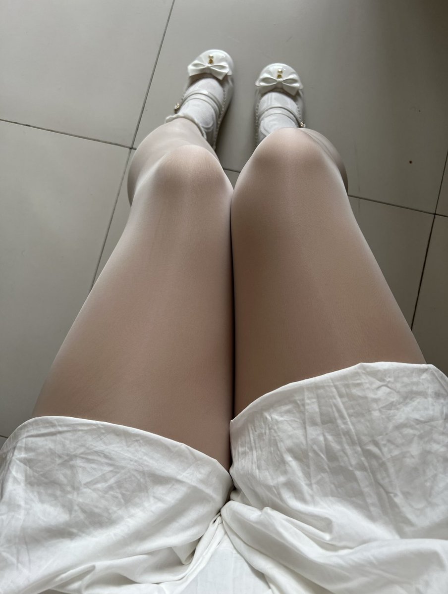 小男娘报道 有喜欢白袜的嘛 一起交流