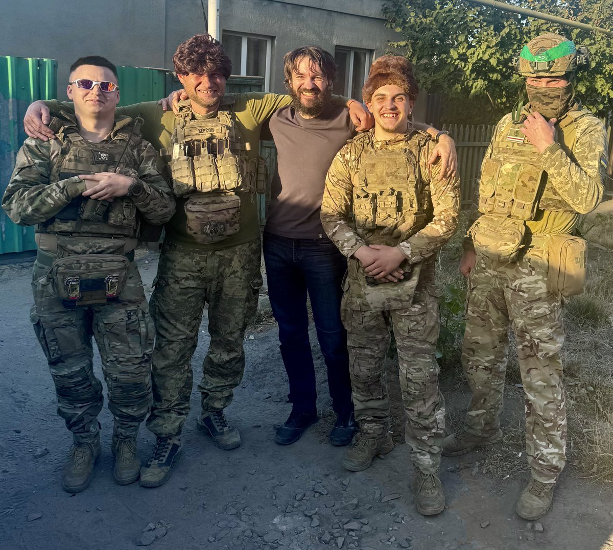 Друзі, в мене день народження і мені треба ваше погодження.
 
Дипломатичні перемовини ніяк не впливають на перебіг війни. Інтенсивність зіткнень на Покровському напрямку не зменшується. Найвищою цінністю в нашому батальйоні є боєць, який виходить працювати на вогневу позицію. А