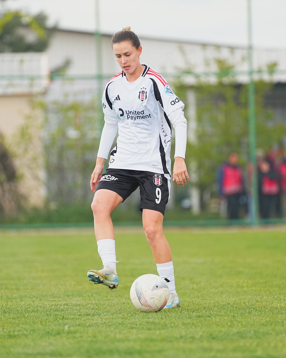 BJKKadinFutbol's tweet photo. 📸 Karşılaşmanın ilk yarısından fotoğraflar.
#ASFvBJK 🦅 https://t.co/YzhhmmW6Hn