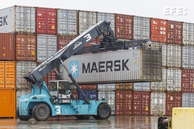 El comisario europeo de Comercio viaja a Washington, donde mañana mantendrá negociaciones "de buena fe"  con la administración Trump en plena guerra arancelaria.

efe.com/euro-efe/2025-…