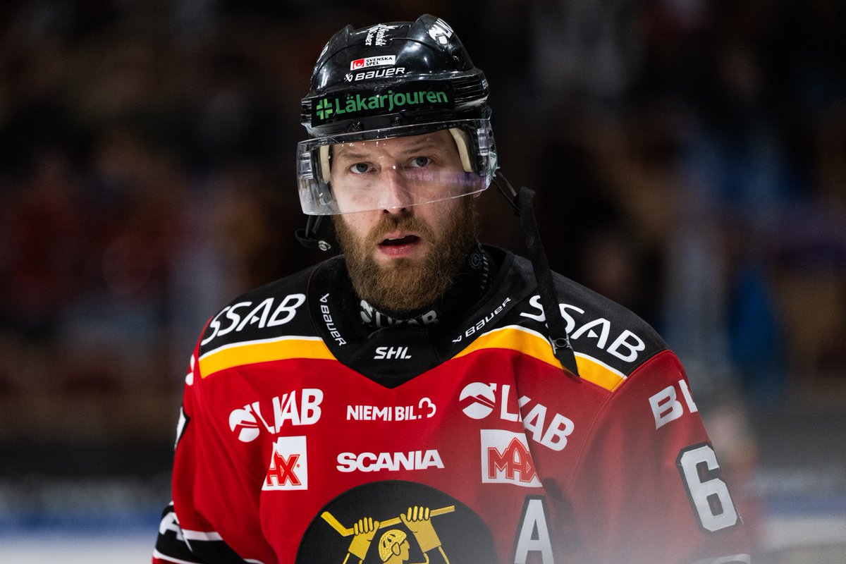SHLse's tweet photo. Söndag. Luleå. Frölunda. Coop Norrbotten Arena. SHL-semifinal.
Kan det bli bättre? 🤩
Följ dramatiken i match 5 här: https://t.co/Df4neusbBf och i våra sociala medier.
#LHFFHC #SHL #twittpuck #ishockey #svsshl