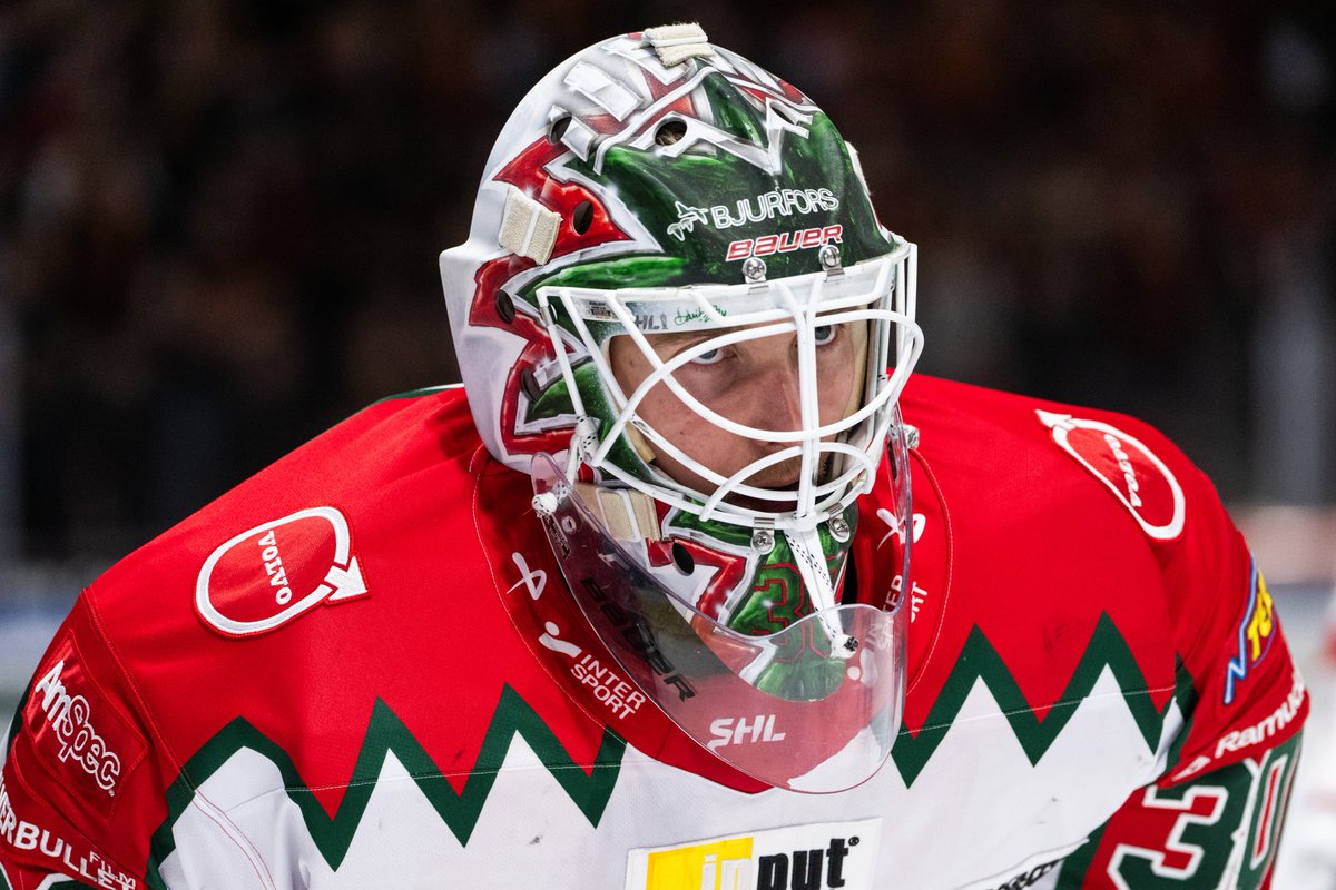 SHLse's tweet photo. Söndag. Luleå. Frölunda. Coop Norrbotten Arena. SHL-semifinal.
Kan det bli bättre? 🤩
Följ dramatiken i match 5 här: https://t.co/Df4neusbBf och i våra sociala medier.
#LHFFHC #SHL #twittpuck #ishockey #svsshl