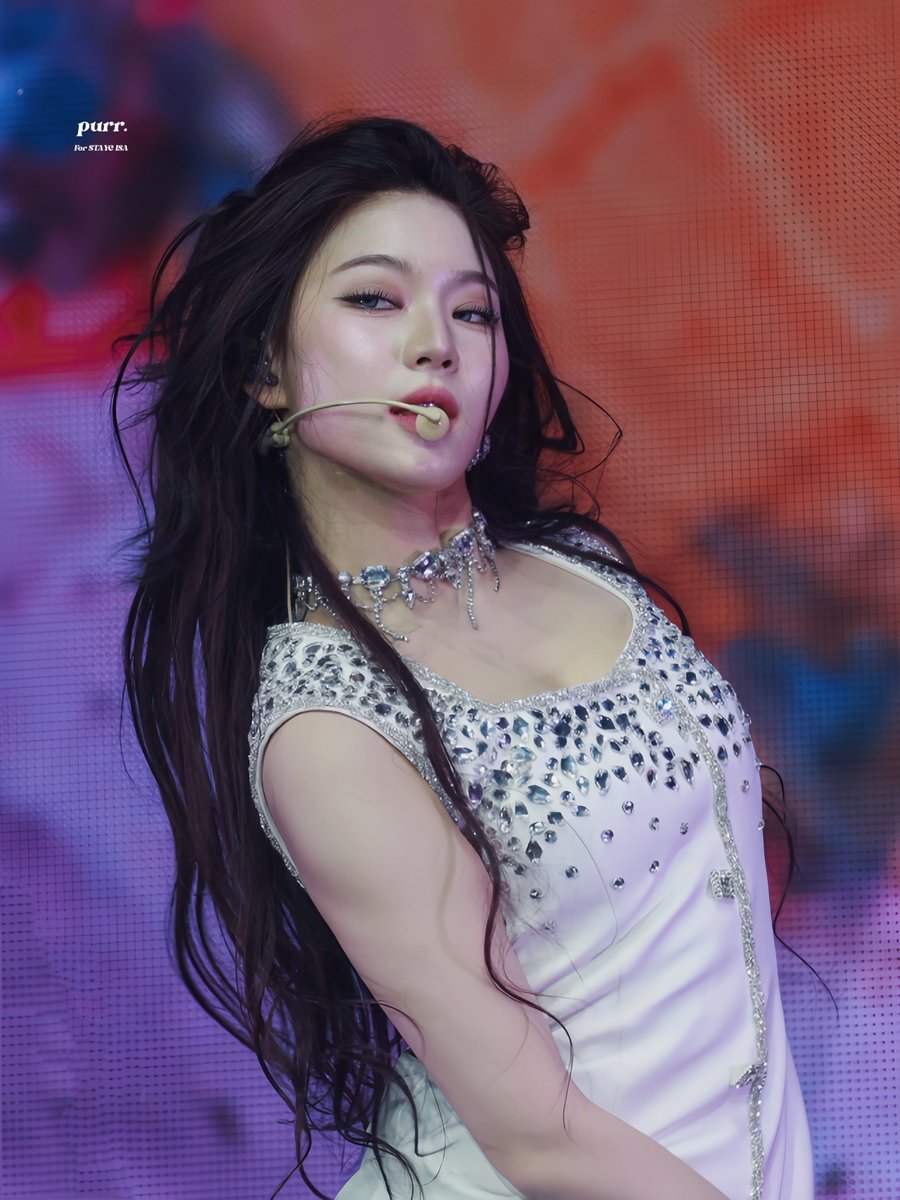 purr_ISA's tweet photo. 250413 콘서트 HQ
너무 멋져 
#스테이씨 #STAYC #아이사 #ISA https://t.co/e8tgTa5X2H