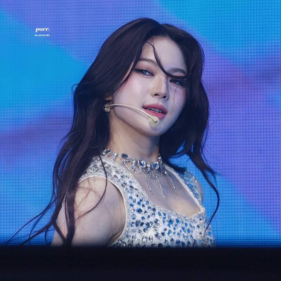purr_ISA's tweet photo. 250413 콘서트 HQ
너무 멋져 
#스테이씨 #STAYC #아이사 #ISA https://t.co/e8tgTa5X2H