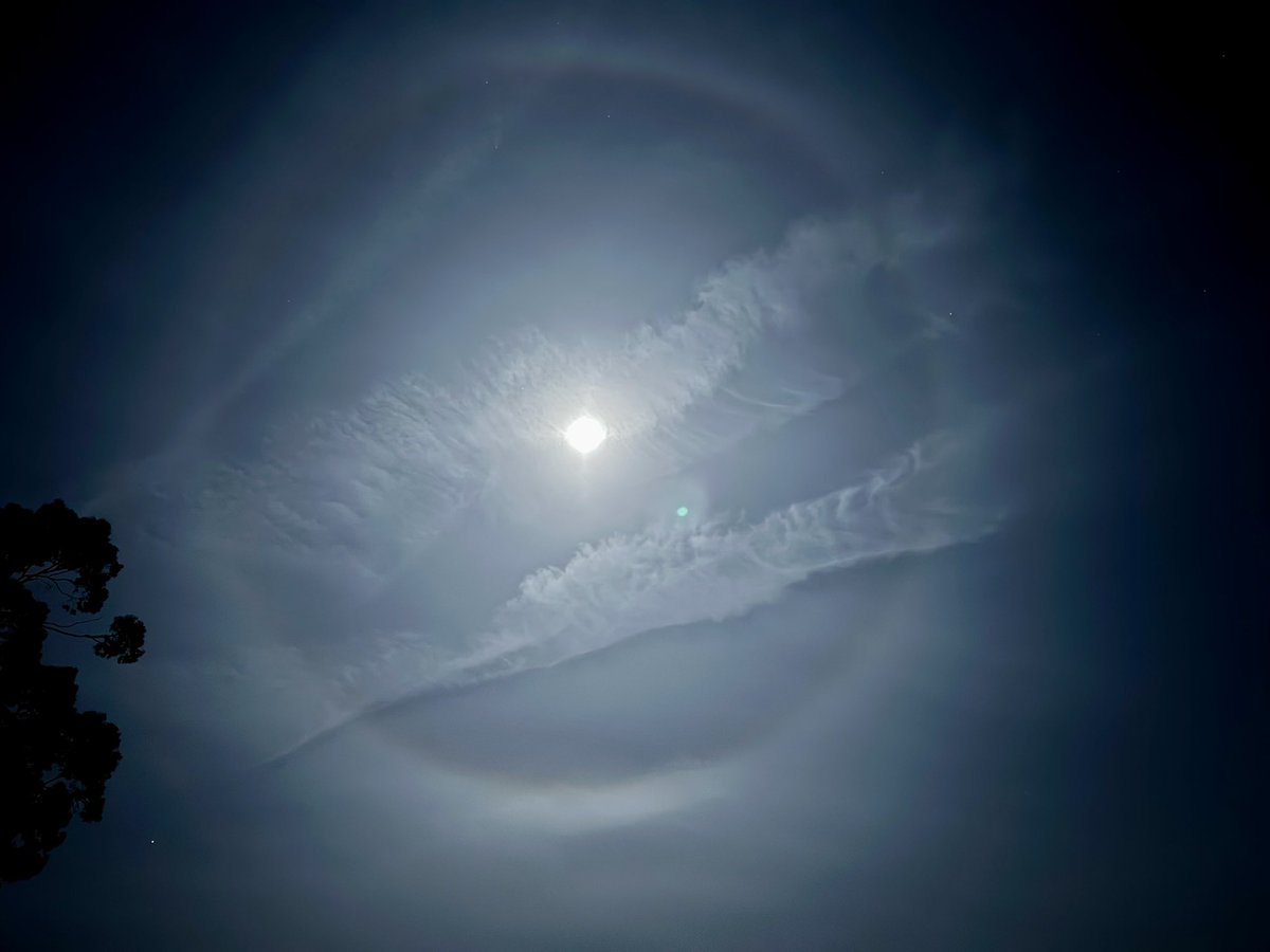 Huge &amp; stunning moon halo tonight..