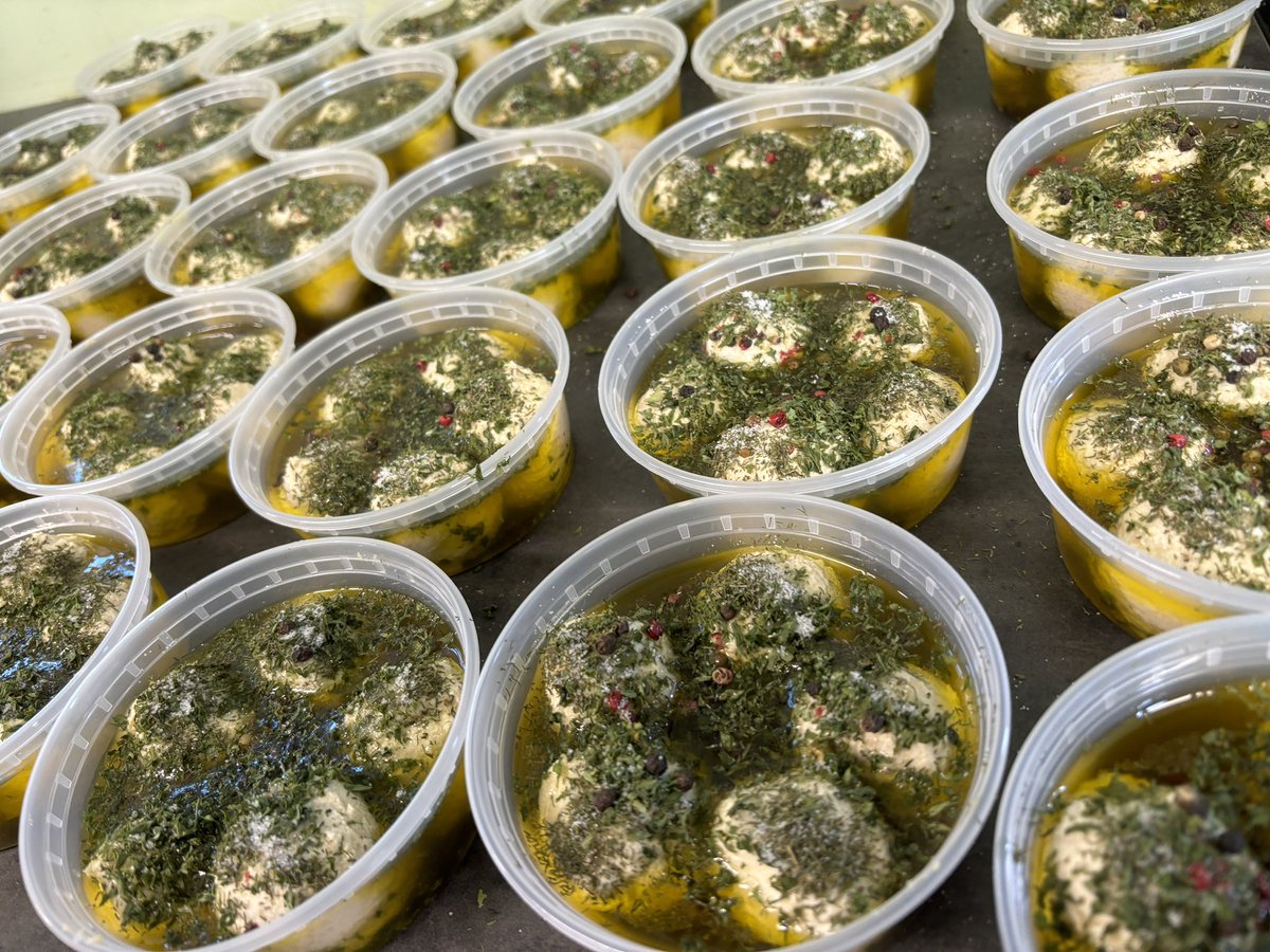 mcsole's tweet image. Just put up a few mail order packages of our most popular meats and cheeses 

midcoastvegan.square.site/product/april-…