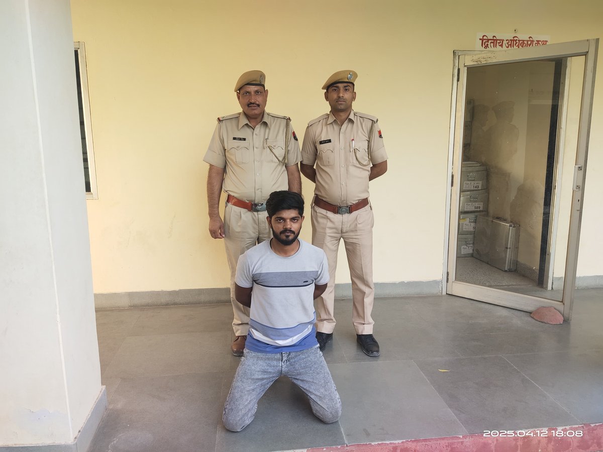 BalotraPolice's tweet photo. #Balotra: बालोतरा पुलिस की सोशल मीडिया सैल कर रही गहन साईबर पेट्रोलिंग।

नशाखोरी को बढावा देने वाली रील शेयर करने पर युवक गिरफ्तार।
@Igp_Jodhpur
@PoliceRajasthan
#BalotraPolice #CyberPatrolling #SocialMediaWatch #AntiDrugs #NoToDrugs #YouthAgainstDrugs #StopDrugAbuse #BalotraNews https://t.co/eOBaqpbXjI