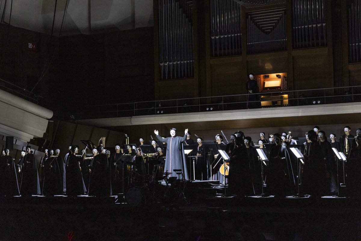 ArtsInnovator's tweet photo. ╔♠️📢2公演 終演しました📢♠️╗　
   GACKT PHILHARMONIC 2025  ╚══════════════╝
2公演、超・超・超・大盛況で終演！！！！！

GACKTさんとオーケストラが生み出す唯一無二の世界――
新たな演出、圧倒的なパフォーマンス、全身が震える音楽体験...⚡️
言葉じゃ伝えきれない、魂が震える1日でした💨💨
この特別な空間、ずっと忘れないことでしょう😌✨✨
ご来場の皆さん、ありがとうございました💕

#GACKT
#GACKTオケコン
#グランドフィル
#魔王シンフォニー