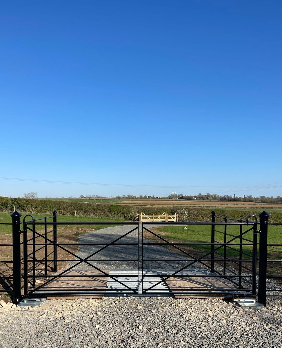 ttc_ironwork's tweet image. Our steel entrance gates are all made to measure and can be designed and finished to suit your location.

We can manufacture all of our gates for automation if you require it as seen here at our latest installation. 

#gate
#metalgate
#entrancegate
#automated
#thetraditionalco