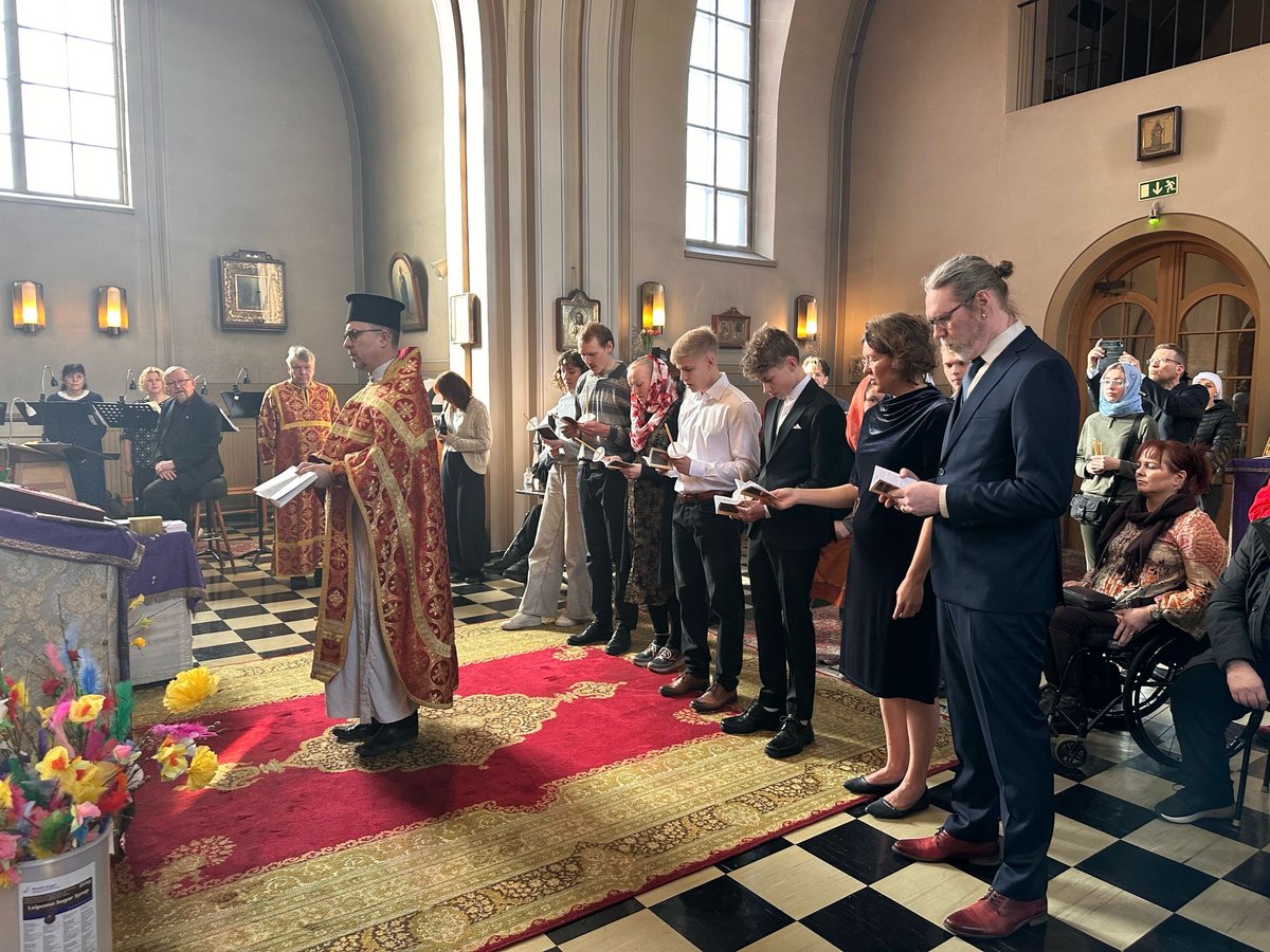 vaasaort's tweet photo. Palmusunnuntaina Vaasan pyhän Nikolaoksen kirkossa liitettiin ortodoksiseen kirkkoon tämän kevään viimeiset katekumeenit. Kiitos kaikille palvelijoille, kuorolle ja tukijoille! Kristus keskellämme – on ja tulee olemaan! Kuvat: Elina Järvinen @AndreiSotsov https://t.co/IS6xwiCm42