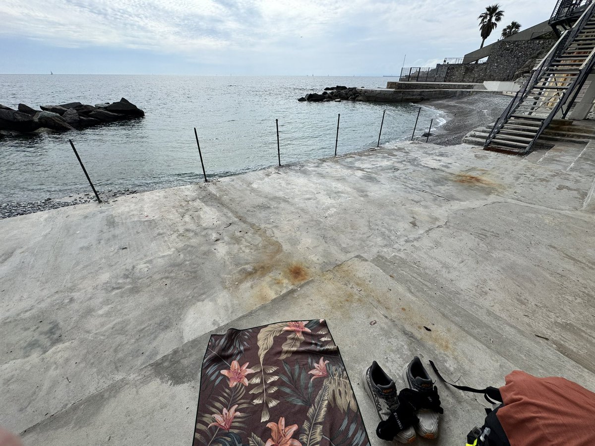PrinceVultan's tweet photo. Ruck with a beach blanket and take a break in the sun whenever practicable. https://t.co/VqR3HTkKuR