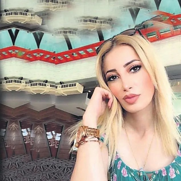 ihsanyalcinTR's tweet photo. Sinem Çeşim daha 27 yaşındaydı.
Şiddet gördüğü sevgilisinden ayrılmak istiyordu.
Onunla son kez konuşmak için Çatalca’da buluştu.
Ama o psikopat sevgili ayrılığı kabul etmedi ve genç kadını bıçaklayarak öldürdü.
Katil sevgili hala yakalanamadı.
Acılı anne katilin annesine seslendi: Kızımı öldürenin annesine seslenmek istiyorum. Ben kızımın cesedini götürdüm gömdüm; ama onlar oğlunun cesedini görmesin. Bunu istiyorum. Başka annelerin ağlamasını istemiyorum. Yani devlet bu olaya bir çözüm bulsun. Bugün benim kızım yarın başkasının kızı…