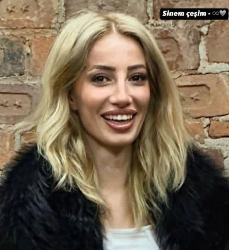 ihsanyalcinTR's tweet photo. Sinem Çeşim daha 27 yaşındaydı.
Şiddet gördüğü sevgilisinden ayrılmak istiyordu.
Onunla son kez konuşmak için Çatalca’da buluştu.
Ama o psikopat sevgili ayrılığı kabul etmedi ve genç kadını bıçaklayarak öldürdü.
Katil sevgili hala yakalanamadı.
Acılı anne katilin annesine seslendi: Kızımı öldürenin annesine seslenmek istiyorum. Ben kızımın cesedini götürdüm gömdüm; ama onlar oğlunun cesedini görmesin. Bunu istiyorum. Başka annelerin ağlamasını istemiyorum. Yani devlet bu olaya bir çözüm bulsun. Bugün benim kızım yarın başkasının kızı…