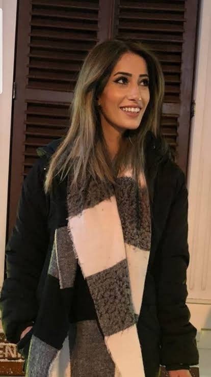 ihsanyalcinTR's tweet photo. Sinem Çeşim daha 27 yaşındaydı.
Şiddet gördüğü sevgilisinden ayrılmak istiyordu.
Onunla son kez konuşmak için Çatalca’da buluştu.
Ama o psikopat sevgili ayrılığı kabul etmedi ve genç kadını bıçaklayarak öldürdü.
Katil sevgili hala yakalanamadı.
Acılı anne katilin annesine seslendi: Kızımı öldürenin annesine seslenmek istiyorum. Ben kızımın cesedini götürdüm gömdüm; ama onlar oğlunun cesedini görmesin. Bunu istiyorum. Başka annelerin ağlamasını istemiyorum. Yani devlet bu olaya bir çözüm bulsun. Bugün benim kızım yarın başkasının kızı…