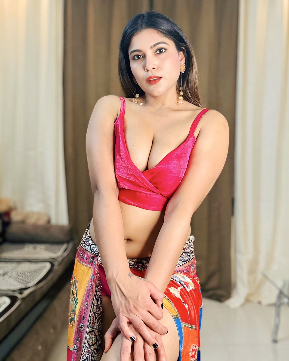 itanyachaudhari's tweet photo. Made in India, slaying worldwide 😉🔥 https://t.co/HynmPdDtgi