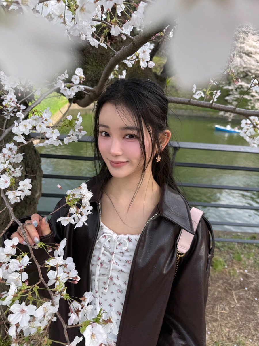 official__ME_I_'s tweet photo. 自分で行った初めてのお花見🌸
めちゃくちゃ綺麗だった〜！もう葉桜もあるね、、はやい！！
📸byなの🫶🏻

#MIU 
#ME_I #ミーアイ https://t.co/FjlYX6Vzgq