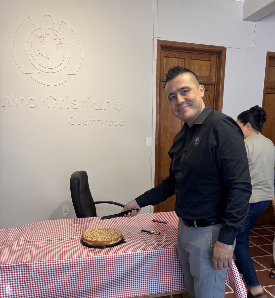 Siabne's tweet photo. Happy birthday best boss ever @RunkyMondragon https://t.co/wB6C3w9T5J