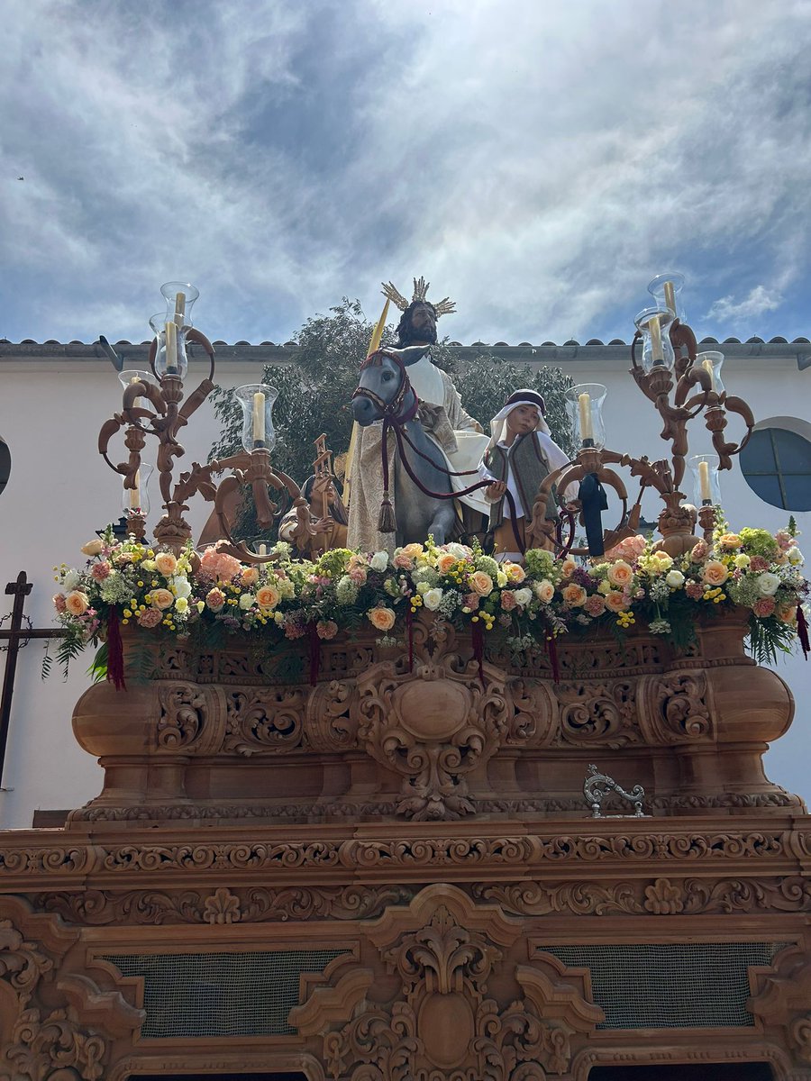 amsac_rute's tweet photo. DOMINGO DE RAMOS 2025

🕙  14:00

Ya se encuentra el Señor de los Reyes en su templo. En su recogida han sonado:

🎼 La Salve + Pange Lingua
🎼 Nuestro Padre Jesús de la Victoria
🎼 Redención
🎼 Seres de Luz
🎼 Himno Nacional

📌 Ermita del Cristo

#SAC2025SS https://t.co/M3Dg9BBUnK