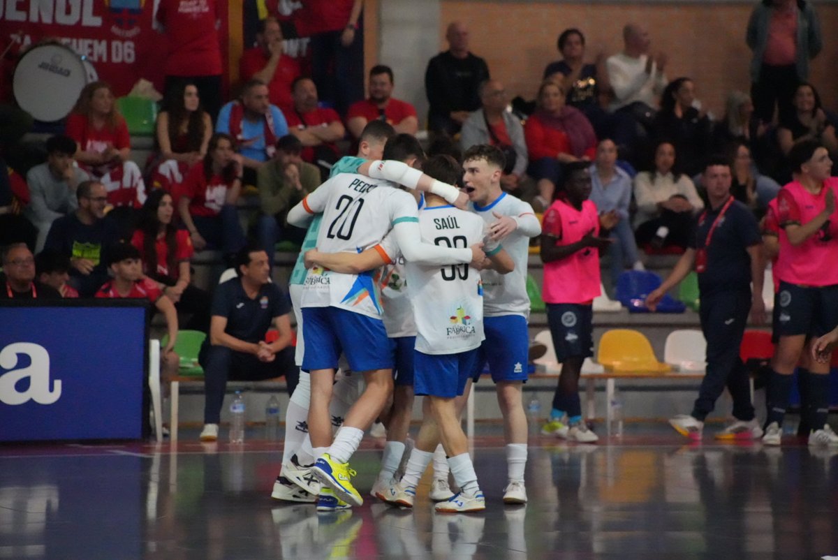 WanapixSala10's tweet photo. CRÓNICA | Wanapix Alagón Multiservicios, subcampeón de la Copa de España Juvenil

Caemos 5-3 ante @Futsal_Mataro, a quienes felicitamos por su torneo 

Nos vamos con la cabeza alta y orgullosos de los nuestros, que lo dieron todo hasta el final 💙

➡️ https://t.co/SxqxOzHHIK https://t.co/ex5mJX1YP7