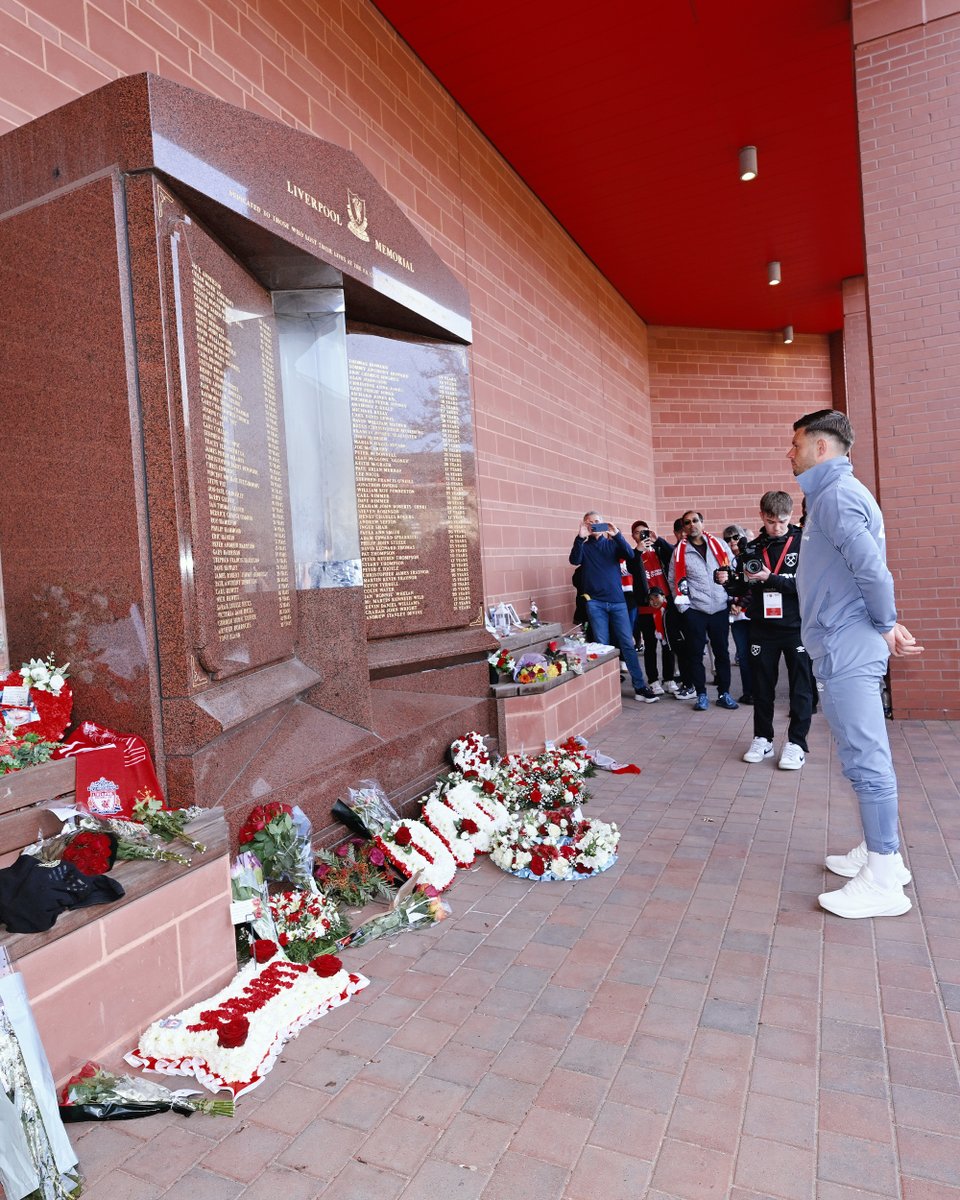 LFC's tweet photo. Ahead of today’s game, Aaron Cresswell laid a wreath at the Hillsborough Memorial ❤️

Thank you, @WestHam. https://t.co/gTT1brMFwE