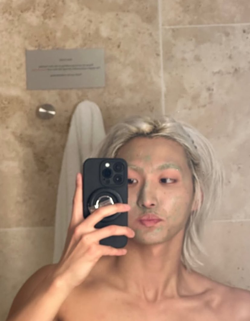 — short matz socmed au where hngjng is jealous after hwx got leeknows phone number⋆˚࿔ 𝜗𝜚˚⋆