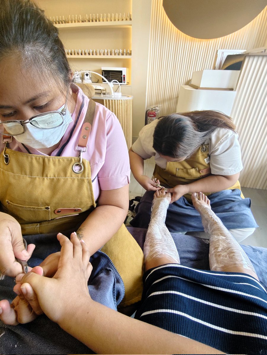 acaylariza's tweet photo. Fresh nails + footspa – much-needed pamper time, always hits the reset button 💅 https://t.co/ISl3mNk0ow