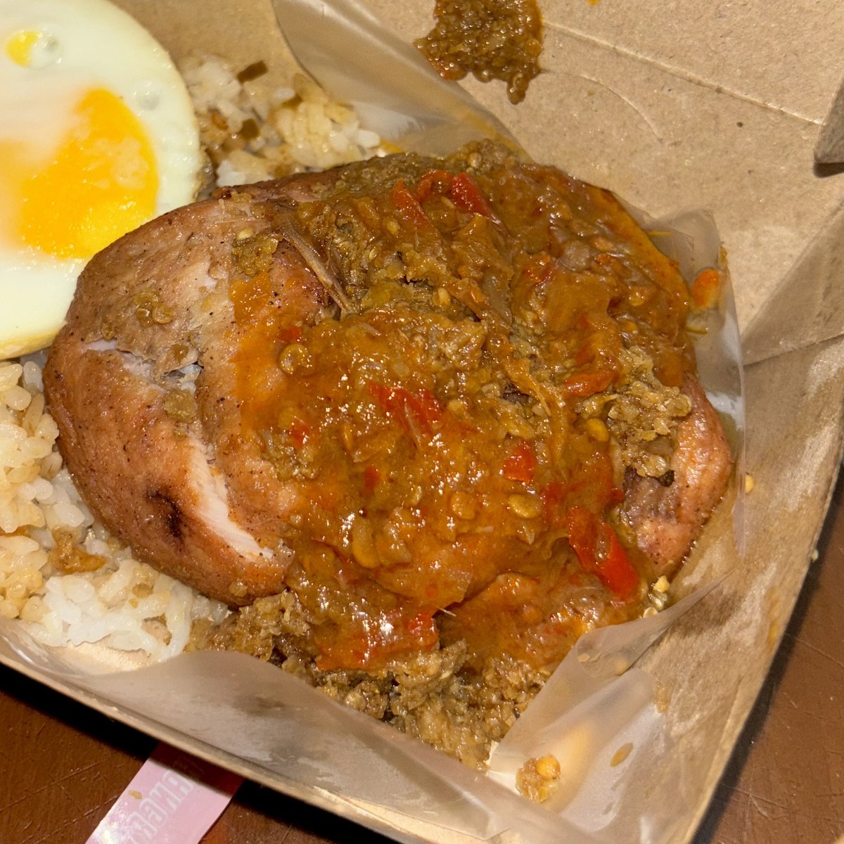 bittercaffeines's tweet photo. Makan ayam ketumbar… pake nasi wangi… sambel… telor ceplok… ujan2… beh MANTEPPP🤤🤤🤤 https://t.co/NVp17llJhZ