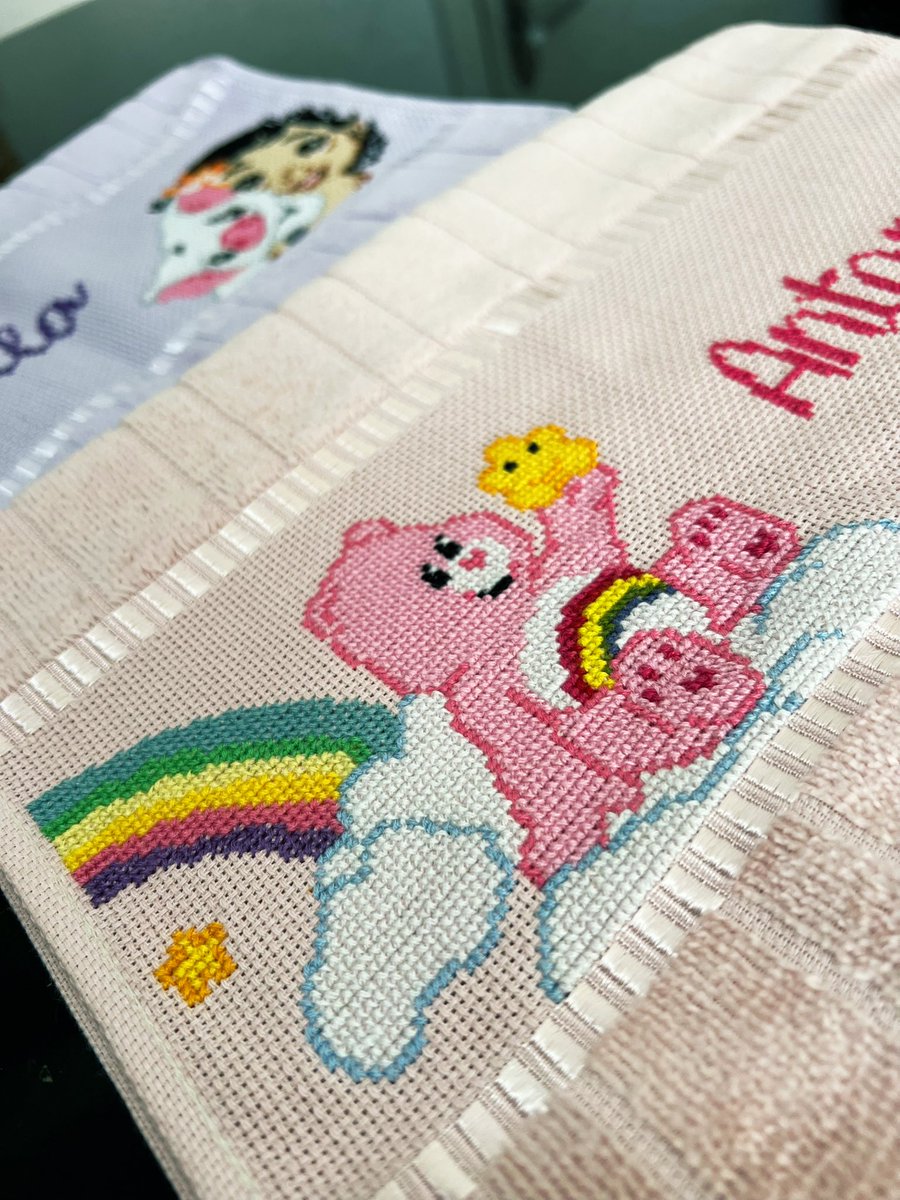 Um bom dia diferenciado em pleno domingo pra mostra um pouquinho do meu trabalho 😉🪡🧵✨