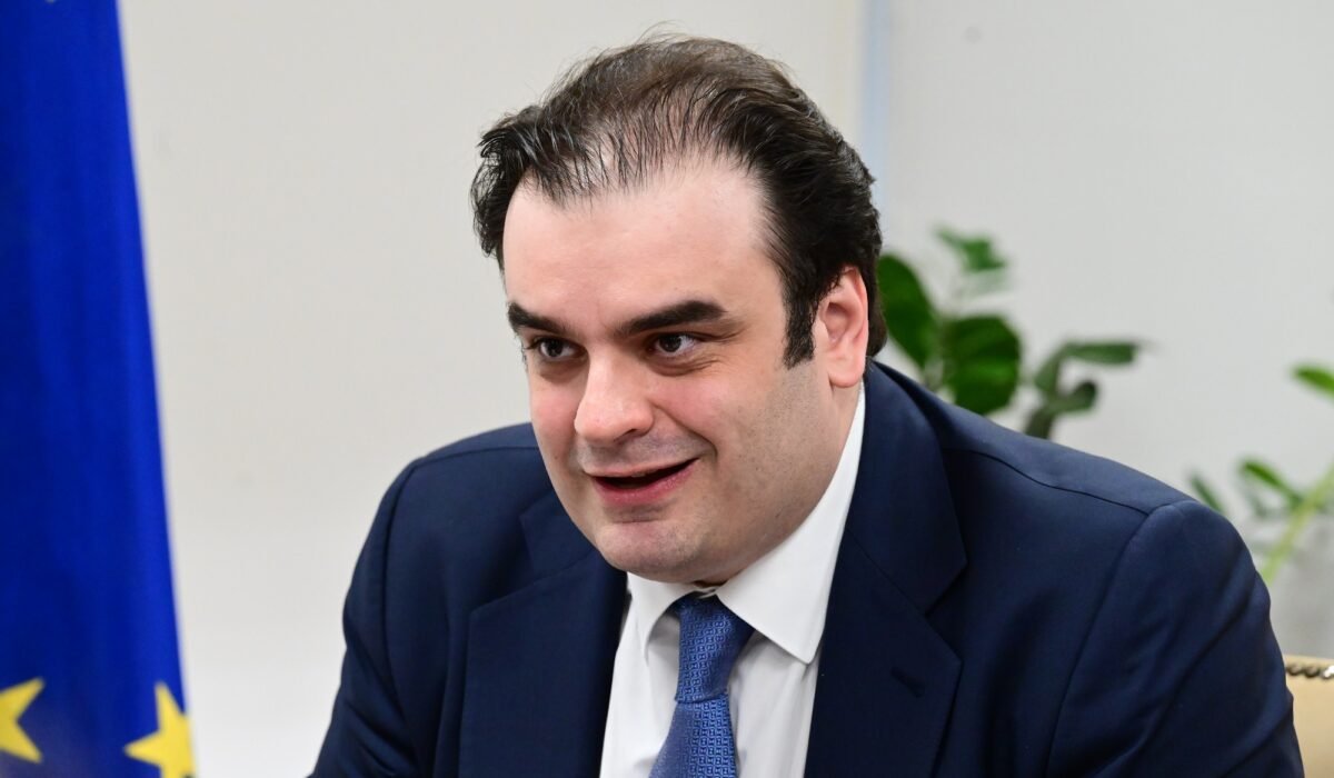 Κυριάκο Πιερακακη για υπερπλεονάσματα μιλούσε και ο Τσακαλώτος και τον πλήρωσε με πέντε φάσκελα ο κόσμος.
Κόψε τις εξυπνάδες μη πάθεις τα ίδια.
Απλή προειδοποίηση γιατί η κοινωνία σταμάτησε να τρώει σανό.
#πιερακακης 
<a href="/govgr/">Ελληνική Κυβέρνηση</a> 
<a href="/kmitsotakis/">Kyriakos Mitsotakis</a>
