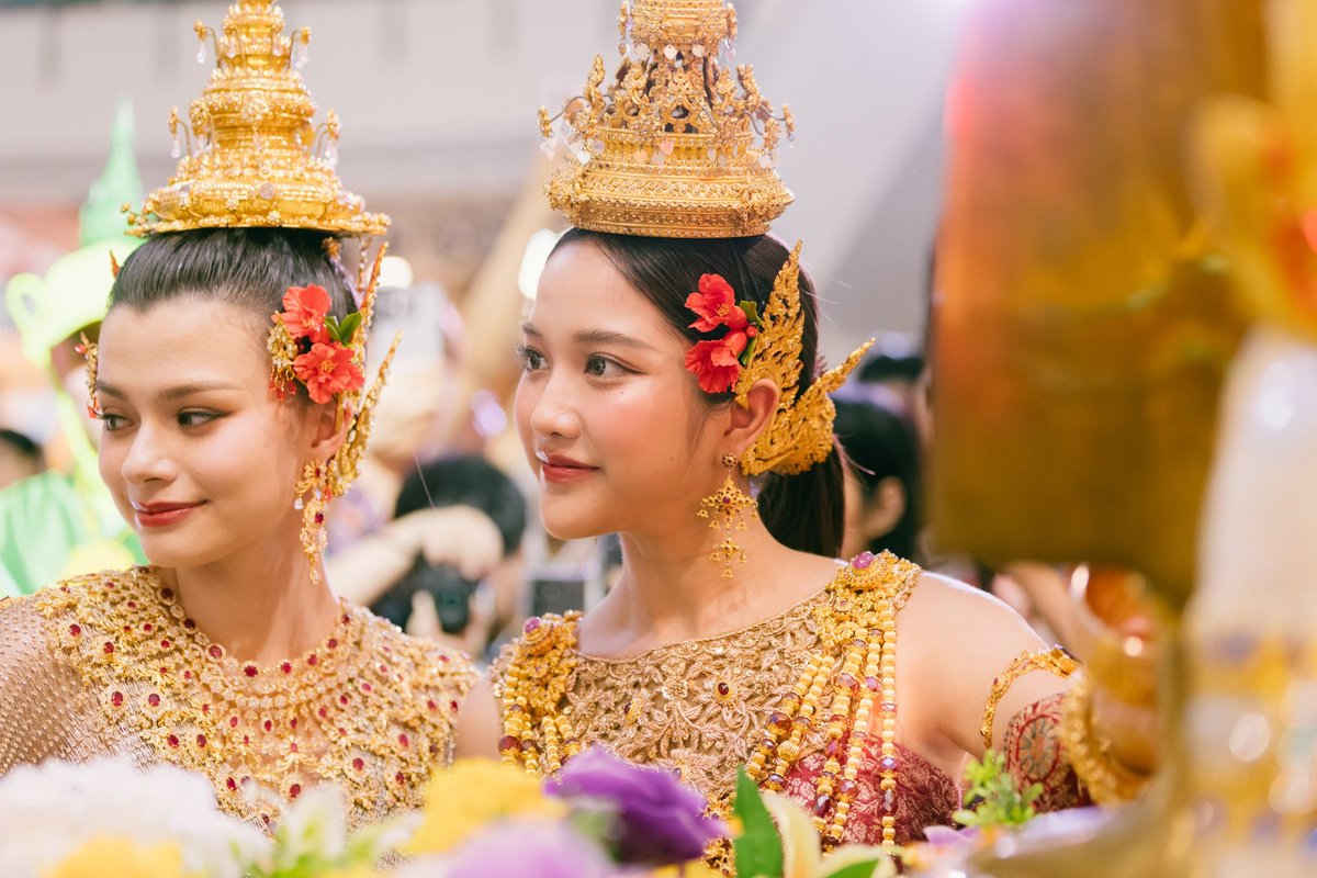 centralwOrld's tweet photo. หน้าชัด หลังเบลอ แต่ข้างๆคือเทอ งุ้ยยย 💕

FREENBECK SONGKRAN CTW
#SongkranCTWxFB
#CTWSongkranFest2025 #centralwOrld #สงกรานต์เซ็นทรัลเวิลด์ #สงกรานต์เซ็นทรัล #สงกรานต์มหาบันเทิง2025 #สงกรานต์2568 #SongKran2025 
#ThailandSongkranFestival2025
#srchafreen #beckysangels‌ #FreenBecky https://t.co/oDBBcgr5SN