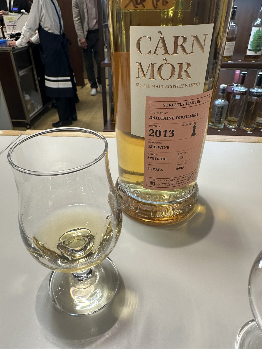 T592401's tweet photo. 英国展 神戸阪急
お手頃価格でたくさん飲めて良き。もうちょい近場にあればなぁ。

気になったのはカーンモアのダルユーイン、STRカスクフィニッシュってメニューには書いてるけど…？本当の可能性もあるけど、たぶん誤植なのかな？不思議に思いながら飲んでた。
#英国展 https://t.co/U8EWPOJ1lP