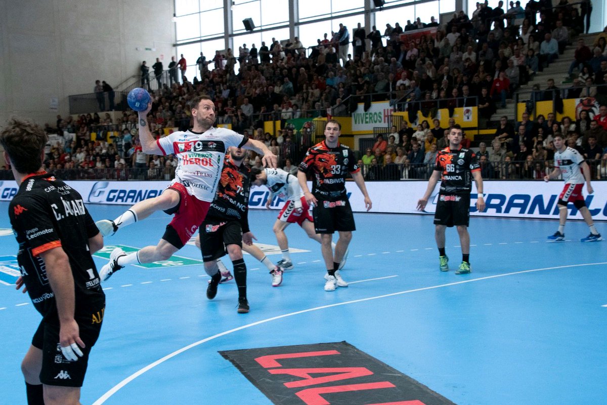 🏆 #LigaPlenitude
🤾🏽 Jornada 24
⌚ Final del partido

Viveros Herol BM. Nava: 32
ABANCA Ademar León: 27

¡VAMOOOOOOOS! ¡VAYA LOCURA DE PARTIDO! 🙌🏻🙌🏻

📸 Daniel Pérez 

#ViverosHerolBmNava 🔴⚪
#GuerrerosNaveros