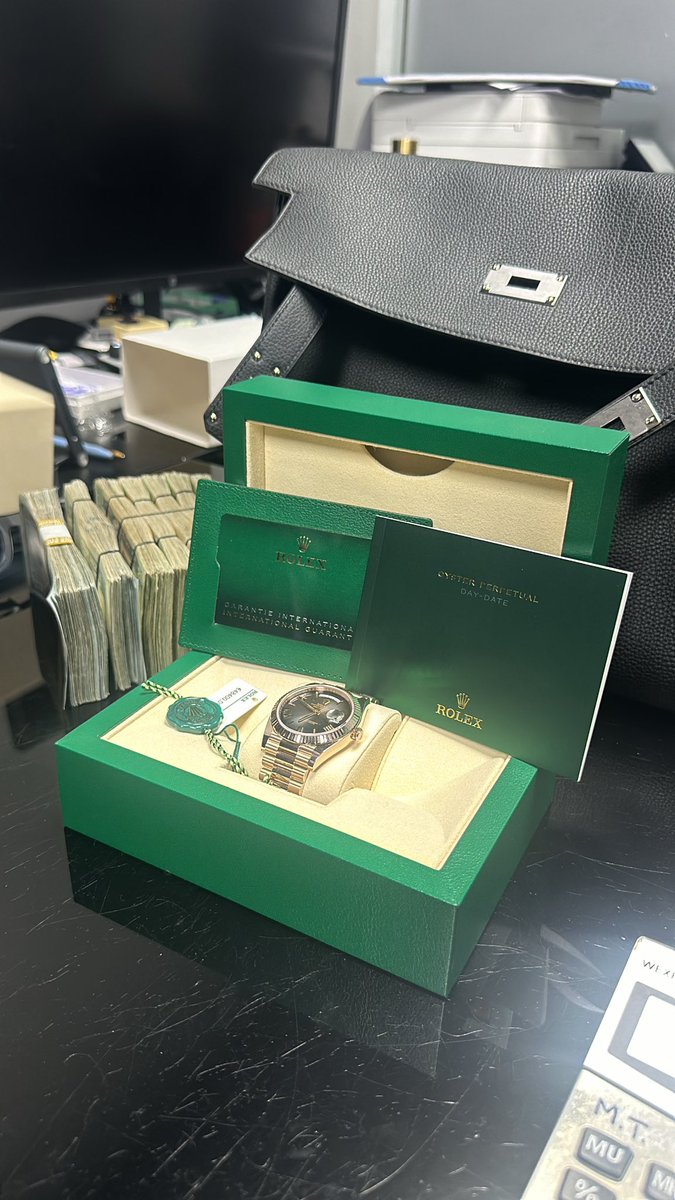 SosaCliff's tweet photo. Cuddle my wrist 🦅 https://t.co/orzWjZqHMr