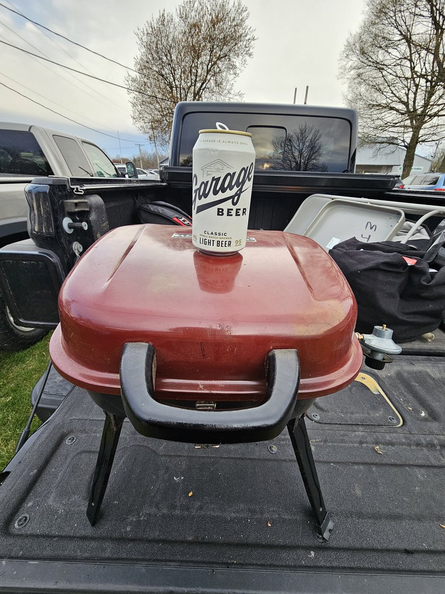 TheVillainJeep's tweet photo. When the girls have a wrestling tournament on a Sunday, the only proper thing to do is tailgate with some @drinkgaragebeer @The_DudeNetwork #beerflavoredtailgating #girlswrestling #girldad https://t.co/0B8pnZXfD5
